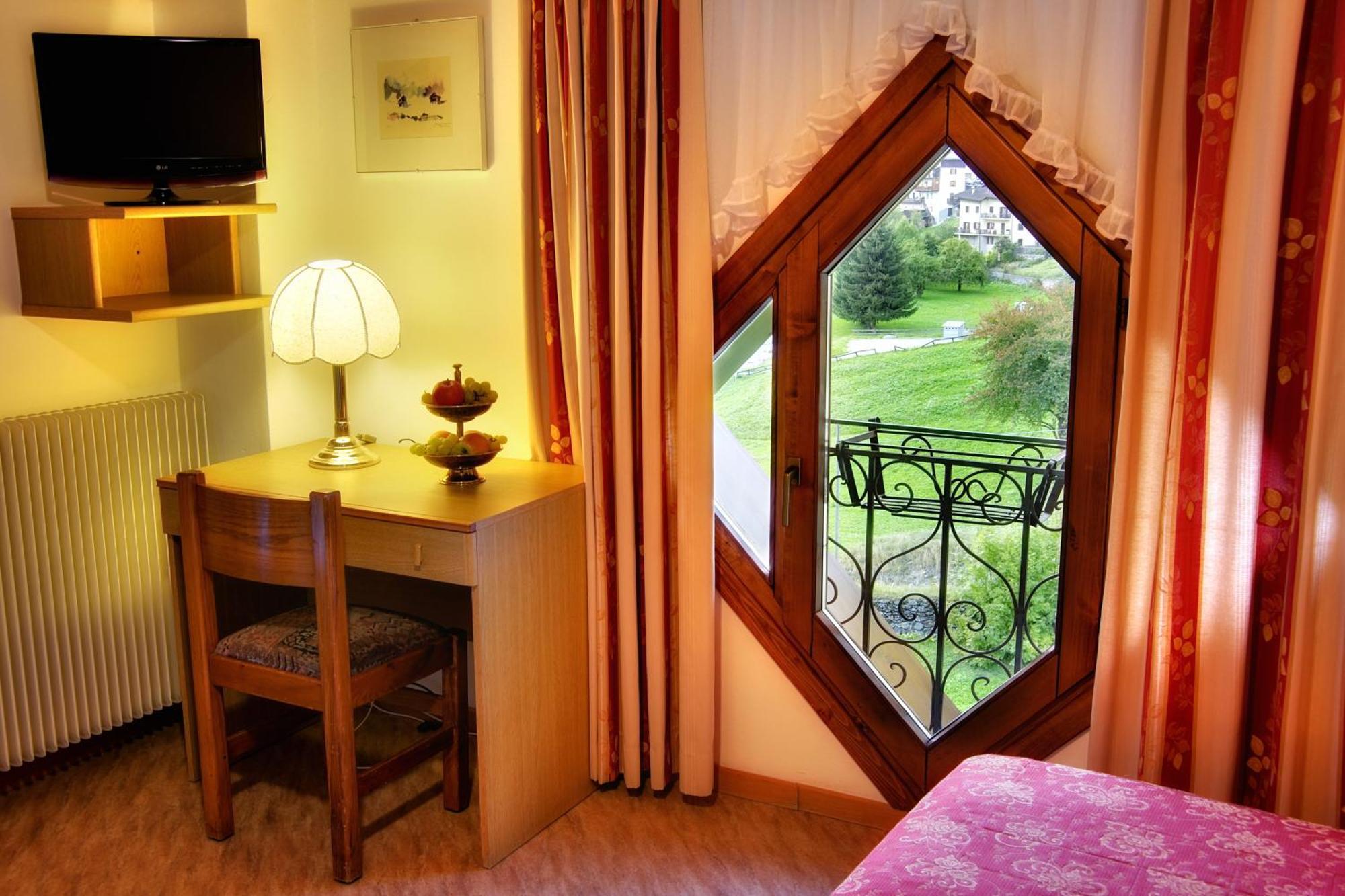 Albergo Miramonti Рабби Экстерьер фото