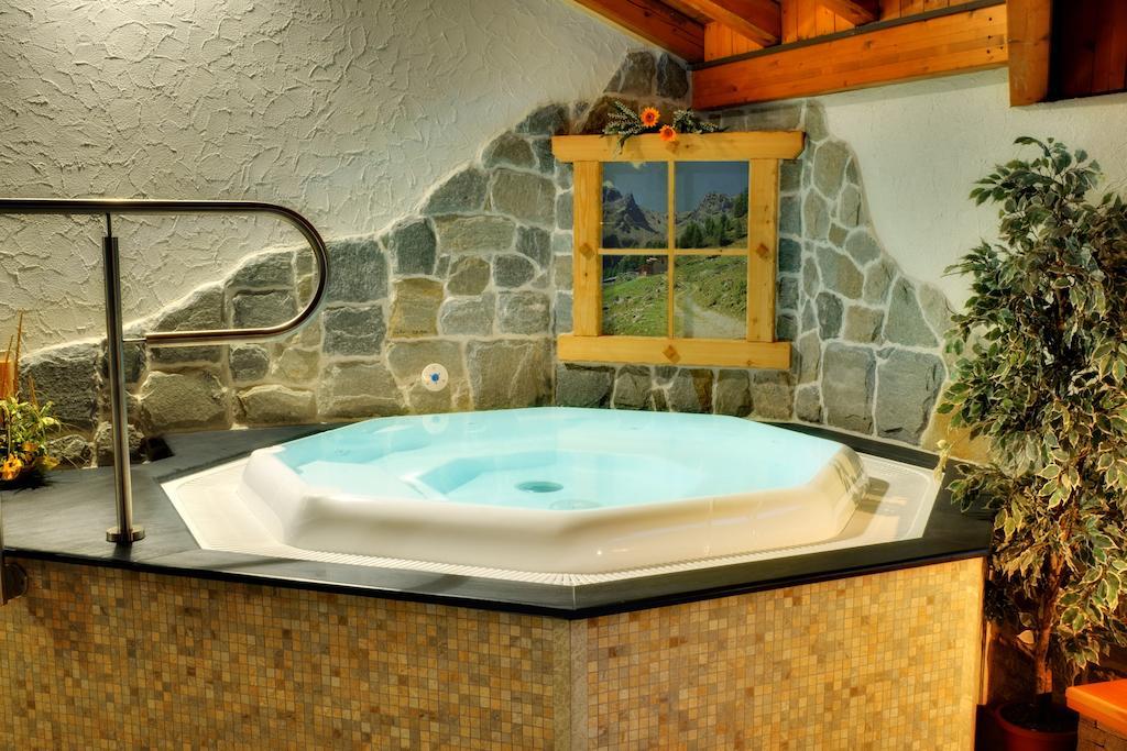 Albergo Miramonti Рабби Экстерьер фото